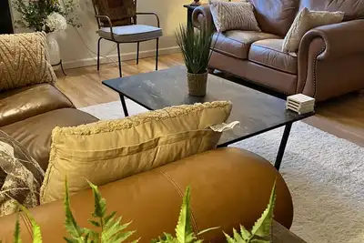 Image de ❤Not Available - Top Boulder Executive Furnished. Long Term Requests Only