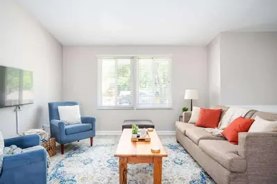 Image de Firepit & 10mins to Speedway - Westside Splendor