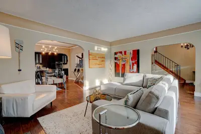 Image de Beautiful Home in Calgary, Private Garden and Deck