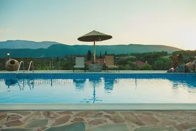 Image de Traditional apartement with pool for relaxation moments