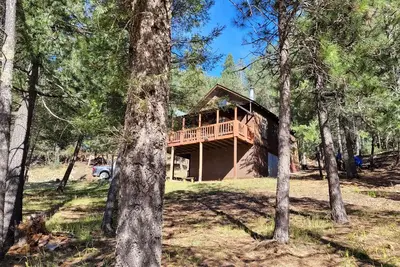 Image de Cabana Escondido borders National Forest yet easy access.