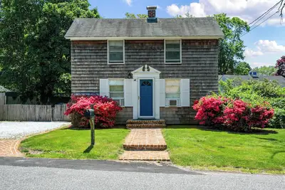 Village gem walk to Main Street fenced in property