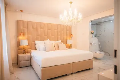 Image de Romantic luxury suite - 5 minutes from the center