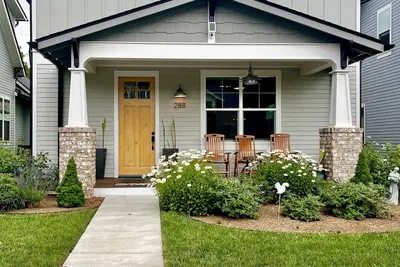 Image de Sleeps 12, Stunning 4br/4. 5Bath Walking distance to downtown Brevard/ trails