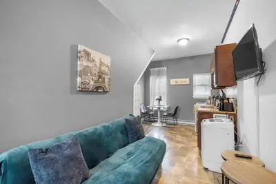 Image de Modern 2br: 10 Mins to Metro