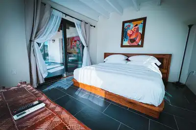 Image de Sunset Shanti - artist's oasis with sunset view