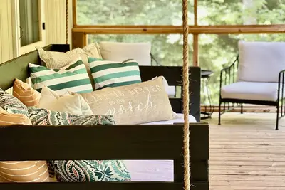 Image de New Cabin by Blue Ridge Lake, Swing Bed, Firepit, Double Porches