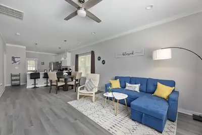 Image de Cozy & Modern Home Close to Uptown & Airport