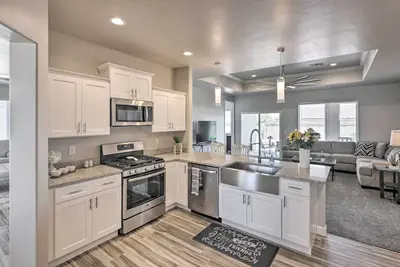 Image de Idyllic Kingman Retreat with Yard - Near Hiking