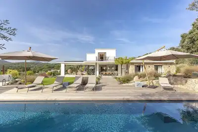 Image de Propriété avec piscine vue mer à Pinarellu