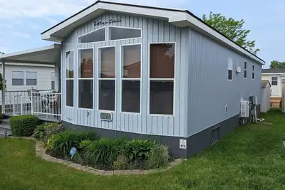 Image de Beautiful, spacious 3 bedroom updated cottage sleeps 8 with A/C