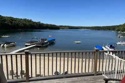 Image de Summer Sale On Beautiful Peter'S Pond Lakefront Condo