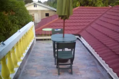 Vacation Home- Upstairs Suite with Balcony in a Private Home Sky View