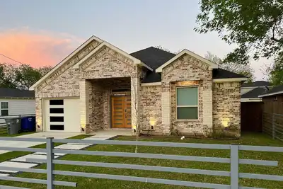 Image de Luxury Modern 4 Bedroom Home near Downtown