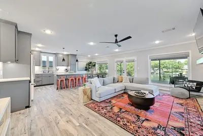 Image de Entertainment Barn, Pickle Ball Court, Dock!