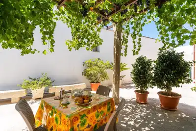 Image de Studio avec animaux domestiques Domus Cristina - Tredomus avec jardin partagé