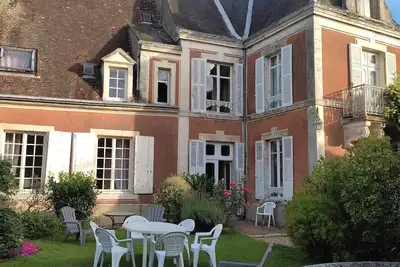 Image de Propriété de village dans le perche avec commerces de base et Sncf.