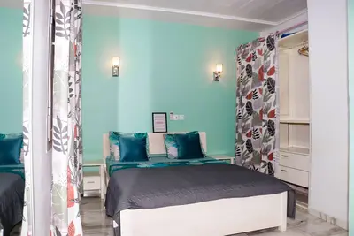 Image de Appartement confortable avec eau chaude et machine Ă laver