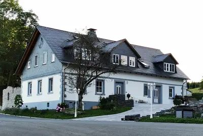 Image de Franconian forest farmhouse, modern apartment, own access, fully equipped!