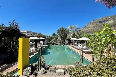 Image de \"Olive Room\" with garden, swimming pool and spa hot tub