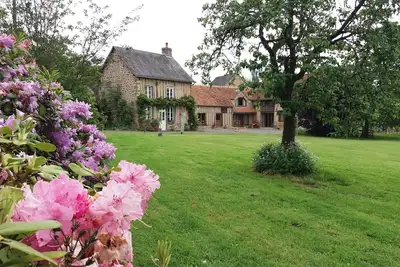 Image de Peaceful Country setting with beautiful garden