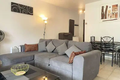 Image de Charmant 2 pièces avec Terrasse, Piscine et Wi-Fi à Mandelieu-la-Napoule