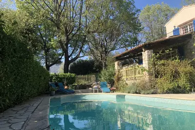 Image de Spacieuse villa provençale au calme absolu.