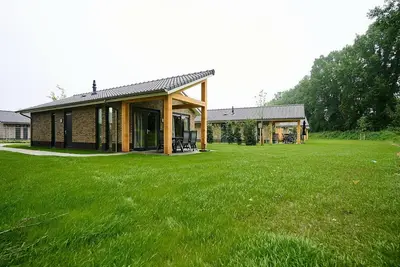 Image de Luxury detached vacation villa for 6 with lovely spacious garden!