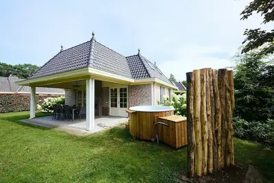 Image de Luxury fully furnished villa for 8 people with a lovely private Jacuzzi.