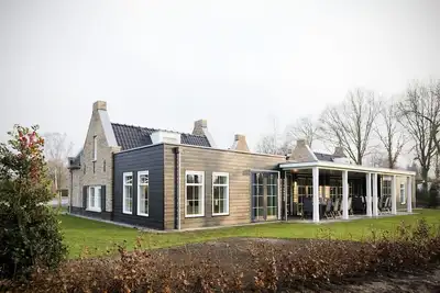 Image de Two linked group villas for a total of 24 people.