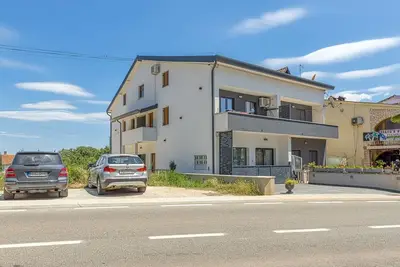 Noel Apartments / No. 2 with Balcony