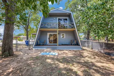 Image de Private A-Frame w/Kayaks on Canal newly renovated