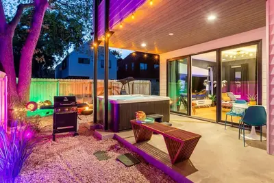 Image de Stylish Clubhouse Retreat w/ Hot Tub near Downtown