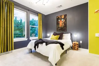 Image de Massive 10br Compound—6 Min to Downtown Austin