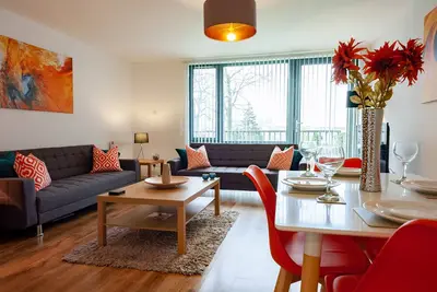 Image de ByEvo 5 Brabloch - Modern Apartment close to Paisley and Gla
