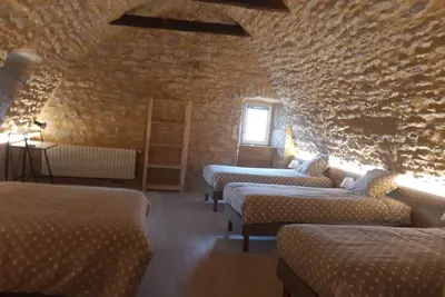 Image de Gîte à la ferme  Pièces voutées, calme, nature, animaux, 1 km de l'autoroute A75