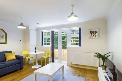 Image de Lovely 1-bed Redhill town centre serviced apartment