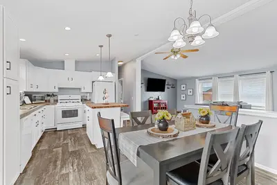 Image de Located near Mt. Rushmore, the Black Hills, Badlands National Park & more! !