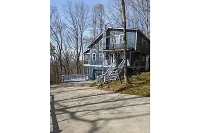 Image de Owl Landing Treehouse retreat with firepit. 12 minutes to Helen & Clarkesville!