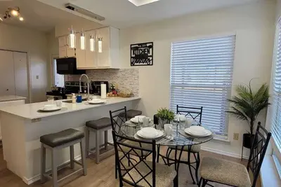 Image de 4 beds~3br-2. 5 bath~family/Pets~Long-stay discount! -shopping/ Dfw airport
