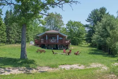 Image de Rock Heaven - Affordable Cottage w/ Large Grass Lawn & Deck, Great Swimming
