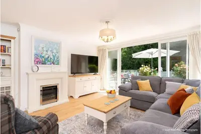 Image de Child friendly house with private parking near the Mumbles seafront.