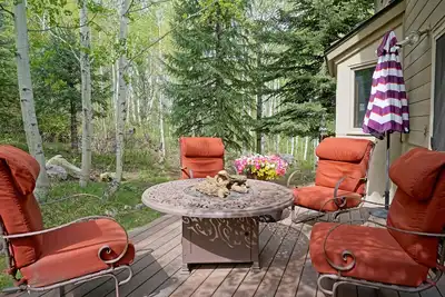 Townhome with Gas Firepit & Forest in Backyard - 3 Bedroom + Office