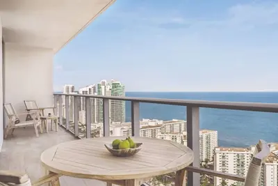 Image de Wonderful Place To Stay! 2 Classy Units, Onsite Pool, Near West Lake