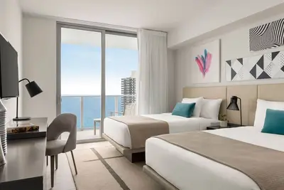 Image de Your Relaxing Getaway Awaits! 3 Comfortable Units, Walk to Hallandale Beach