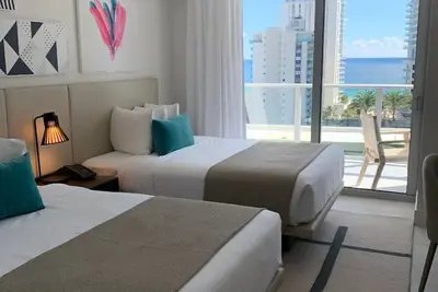 Image de Vacation Starts Here! 4 Spacious Units, Pool, Close to Golden Beach