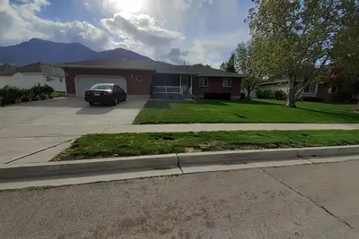 Image de Comfortable family-centered home 3. 5 miles from the mountains!