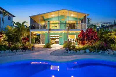 Private pool home with dockage 3/2 near Sombrero