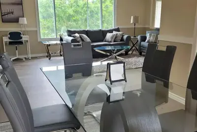 Image de Blissful 4 bedroom Oasis Abbotsford, Bc