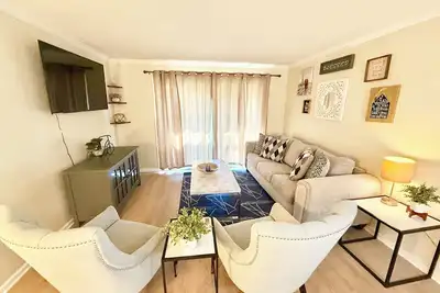 Image de Gorgeous Condo! Very peaceful and Safe!
